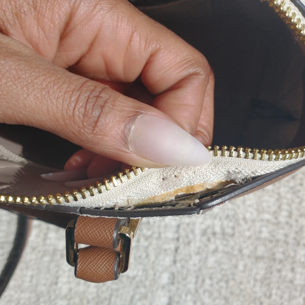 Women's Michael kors "Ciara - vanilla/lugg MD messenger " monogrammed crossbody - Picture 14 of 15